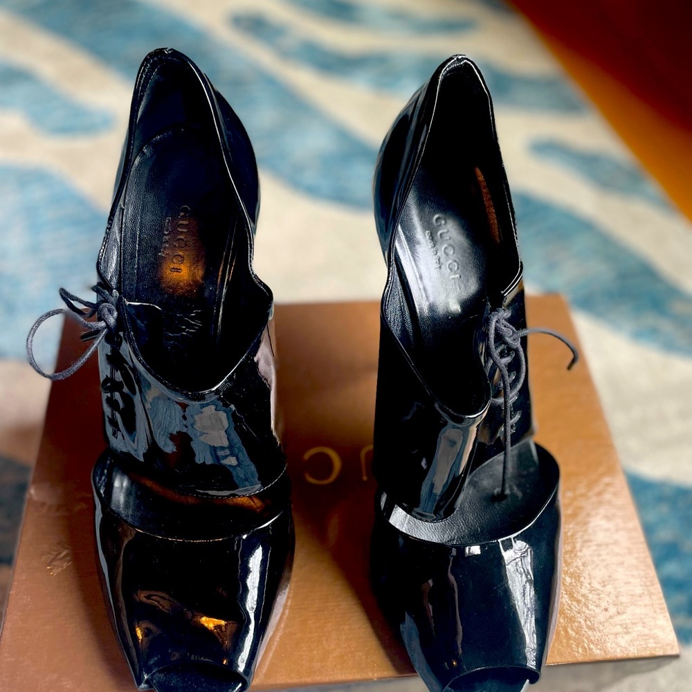 Black patent leather sandal